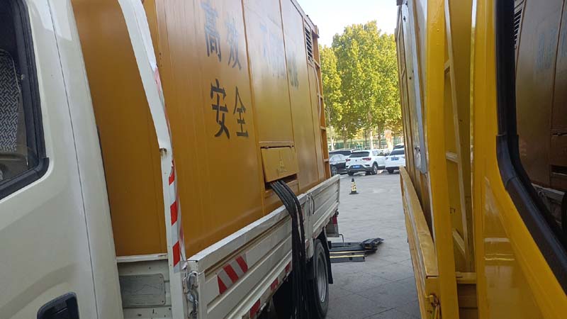 久治如何判断柴油发电机组和UPS电源的切换时间是否符合要求？