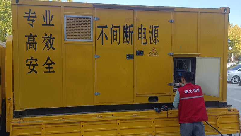 久治柴油发电机组和UPS电源配合使用时，如何避免切换过程中的电力中断？